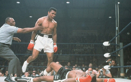 Muhammad Ali knocking out some boxer